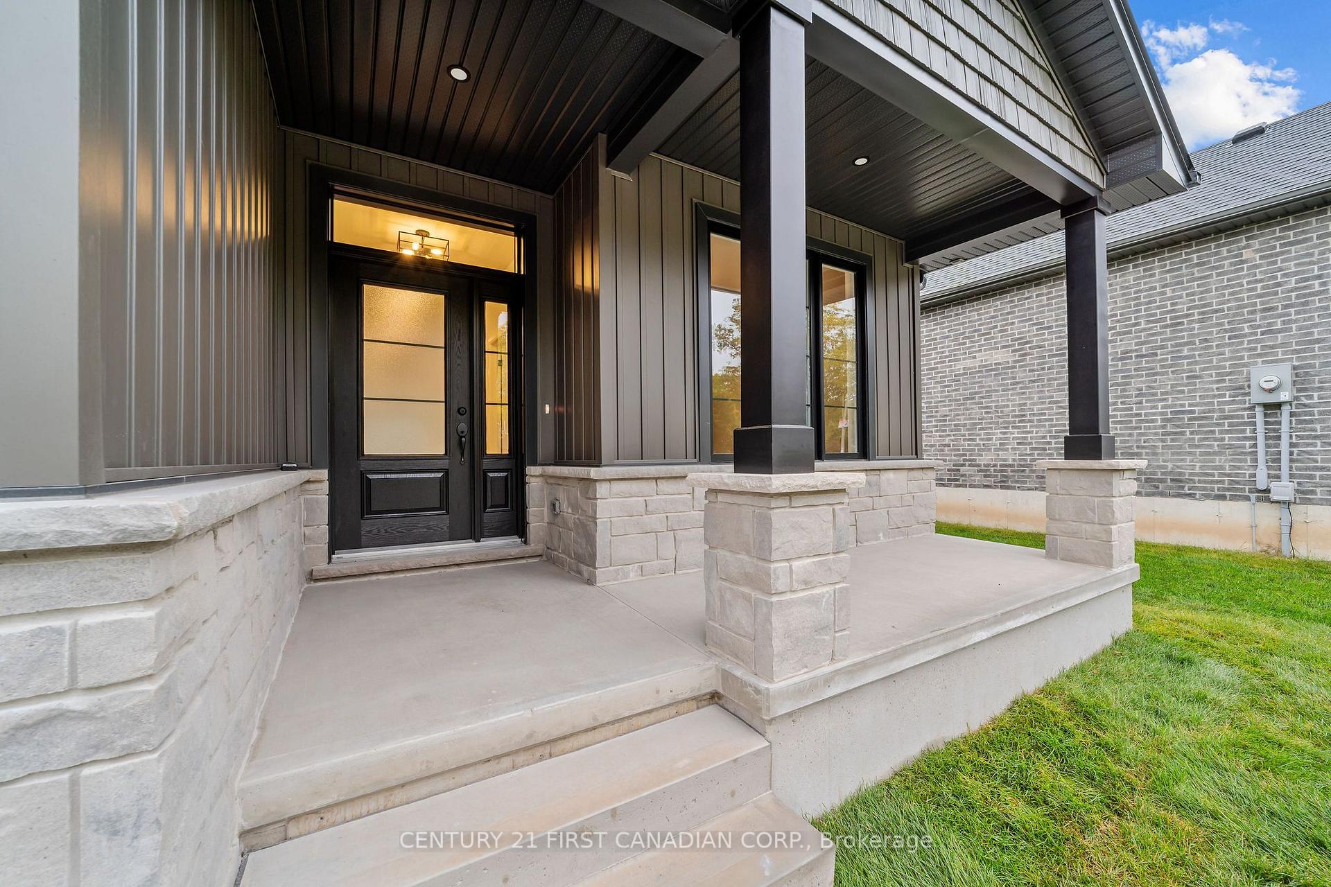Photo 3 of 78 Queen Street, North Middlesex, Ailsa Craig — HOMEH