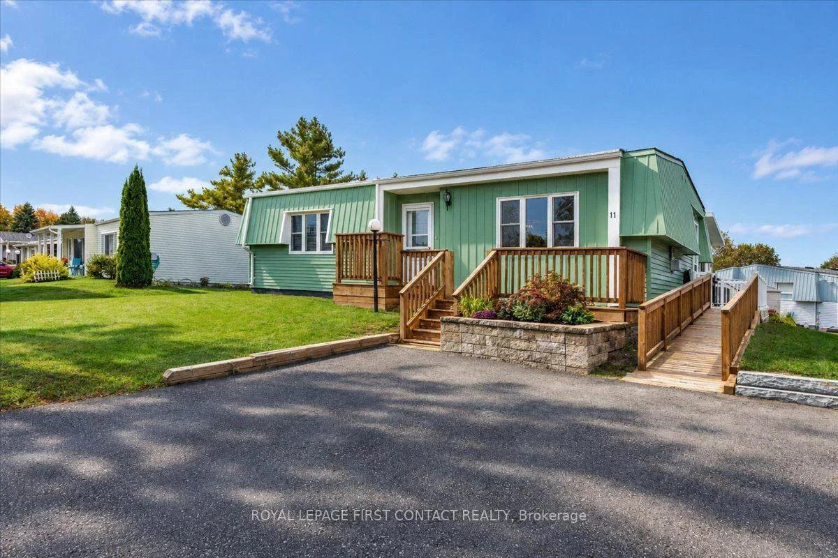 Photo 33 of 11 Exploits Arm, Innisfil, Rural Innisfil — HOMEH