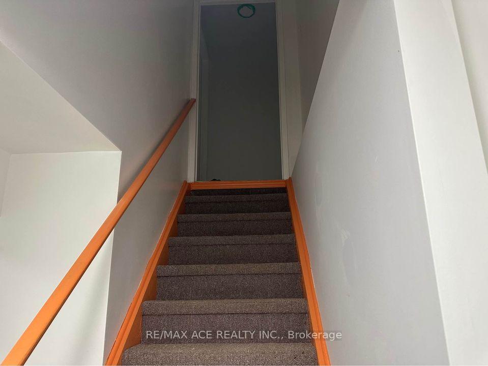 Photo 2 of Unit Bsmnt, 11 Seasons Drive, Scarborough, Rouge — HOMEH
