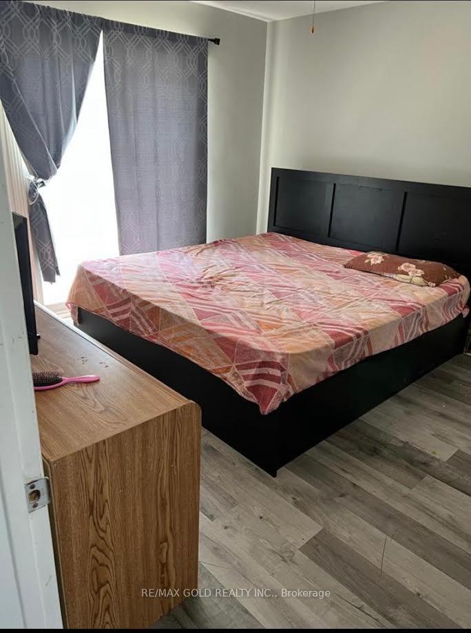 Photo 3 of 11 Brisco Street, Brampton, Brampton North — HOMEH