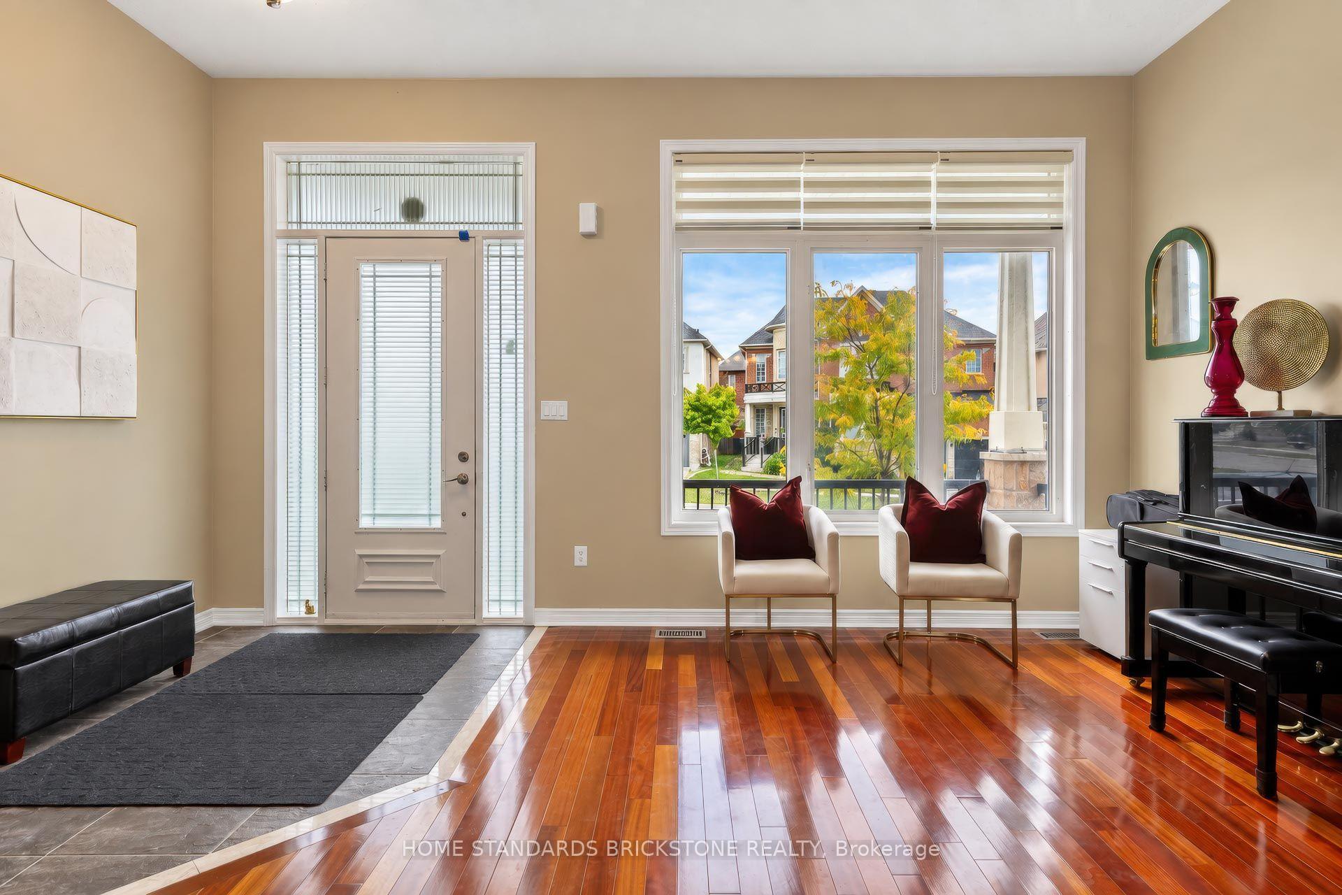 Photo 3 of 134 Kingshill Road, Richmond Hill, Oak Ridges — HOMEH