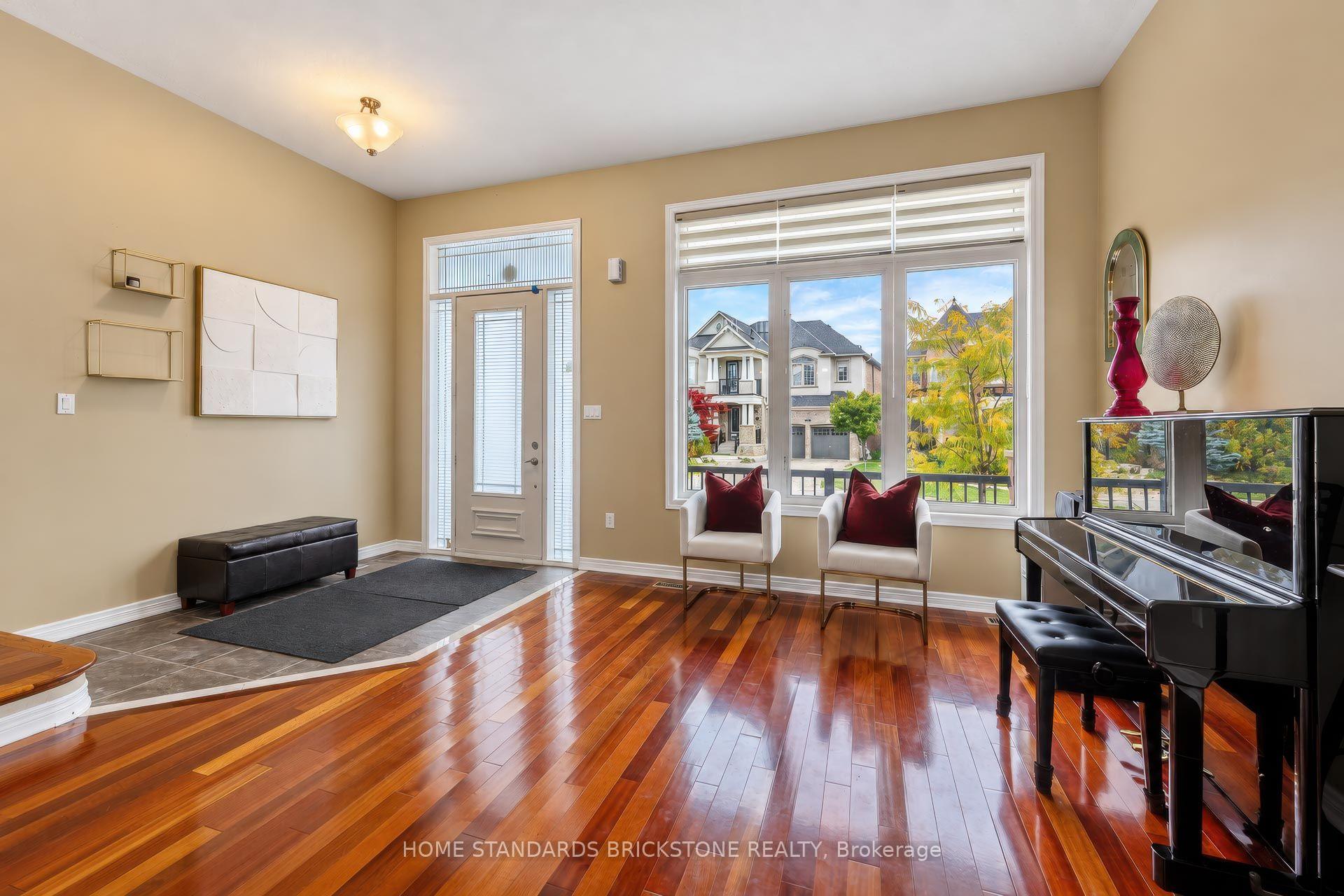 Photo 4 of 134 Kingshill Road, Richmond Hill, Oak Ridges — HOMEH