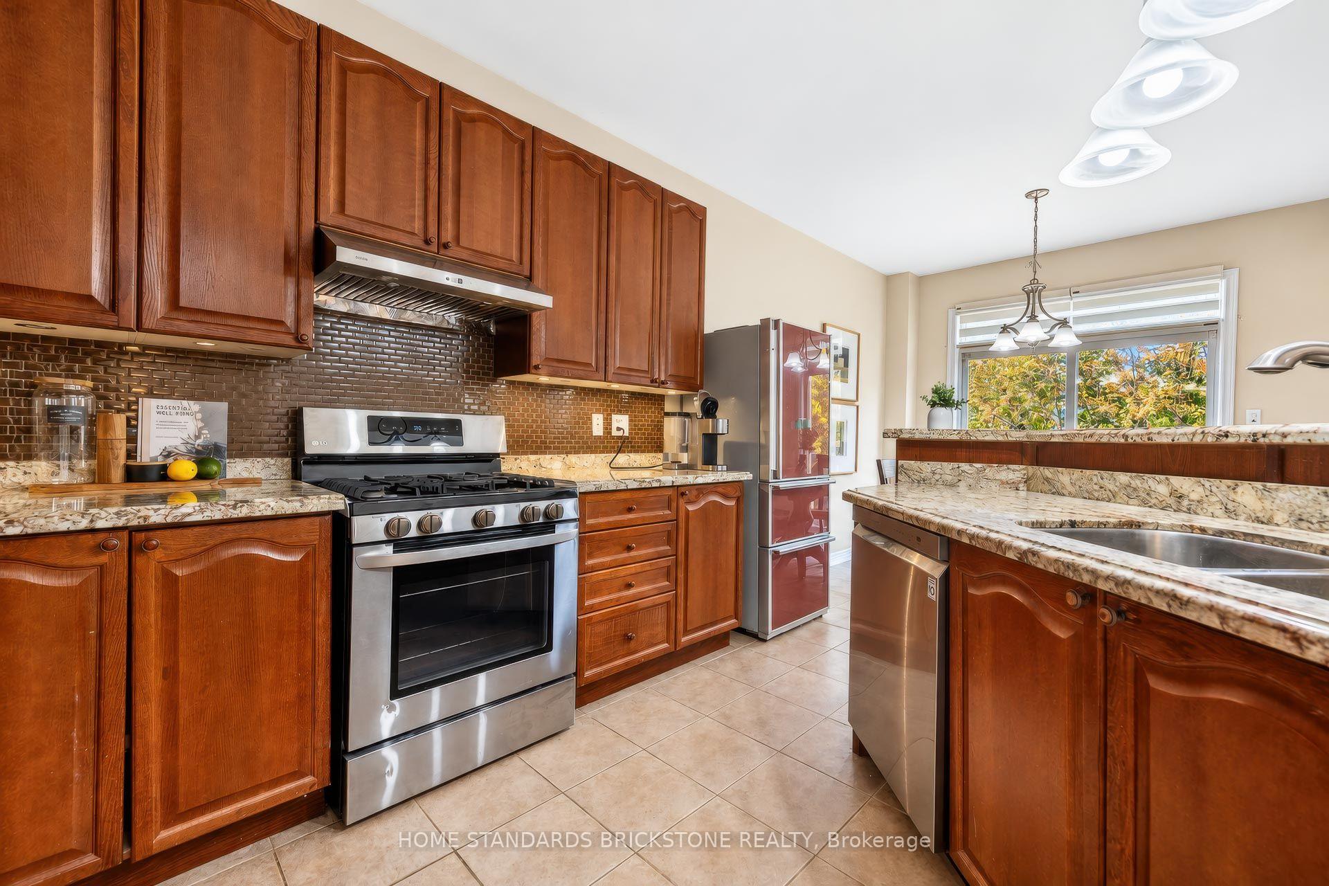 Photo 26 of 134 Kingshill Road, Richmond Hill, Oak Ridges — HOMEH