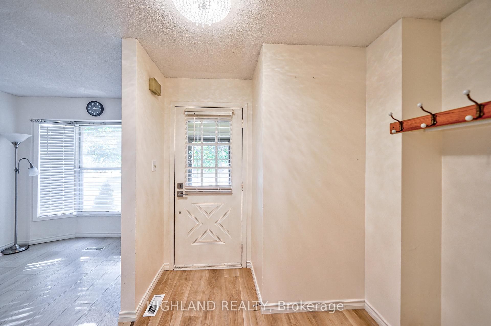 Photo 2 of 6455 Tisler Crescent, Mississauga, Meadowvale — HOMEH