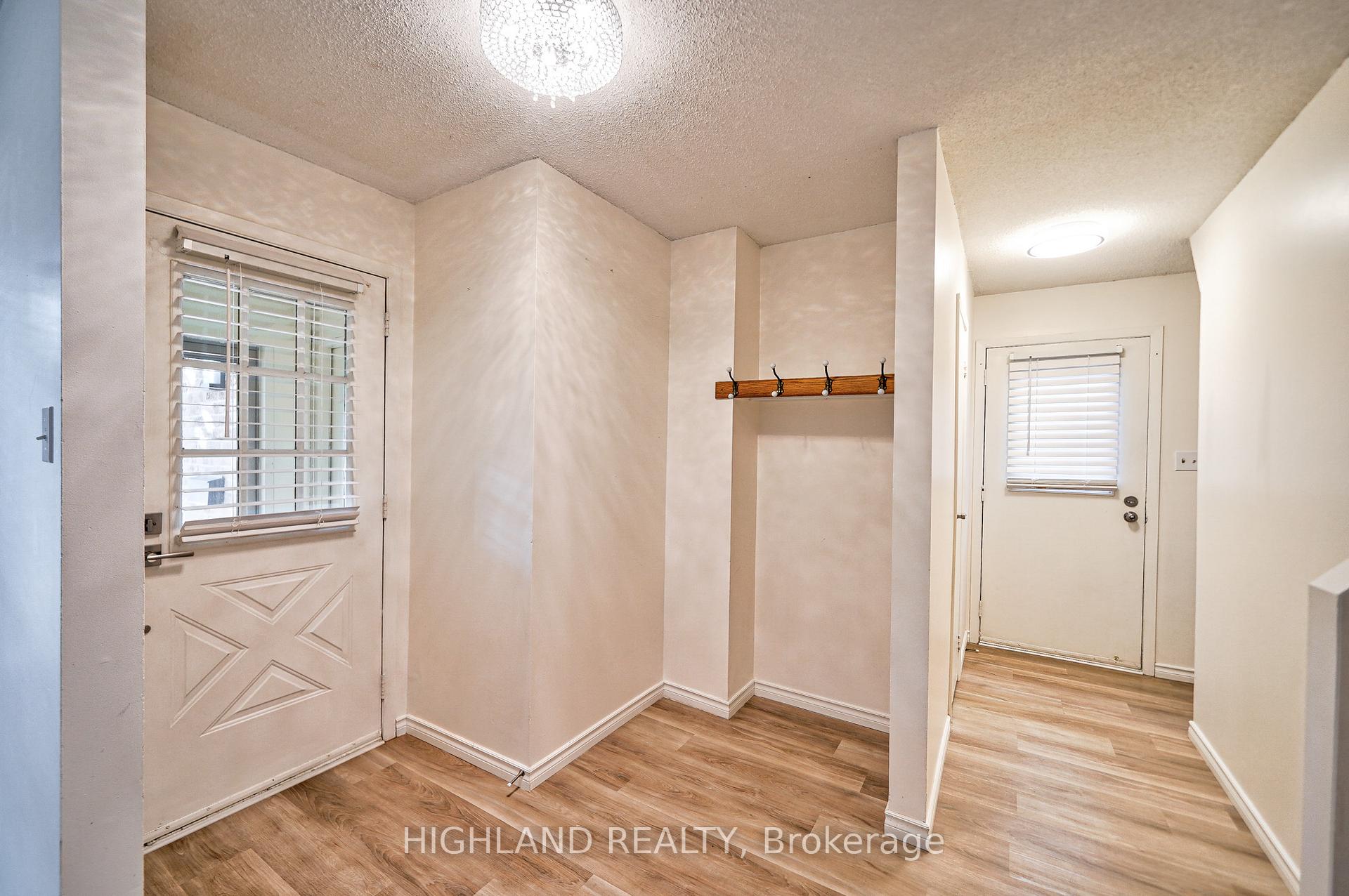 Photo 3 of 6455 Tisler Crescent, Mississauga, Meadowvale — HOMEH