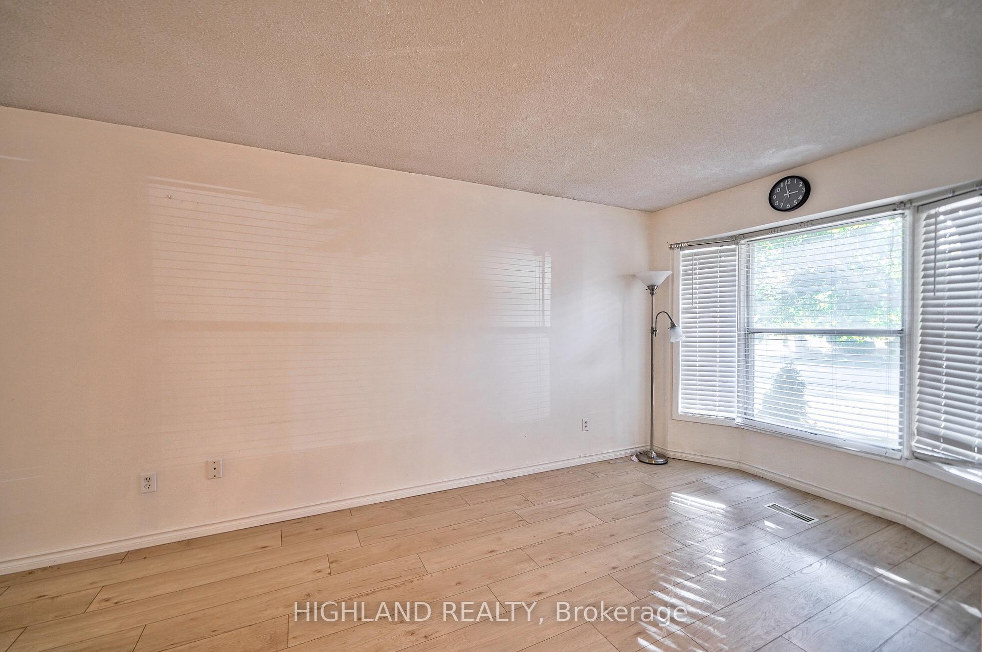 Photo 4 of 6455 Tisler Crescent, Mississauga, Meadowvale — HOMEH