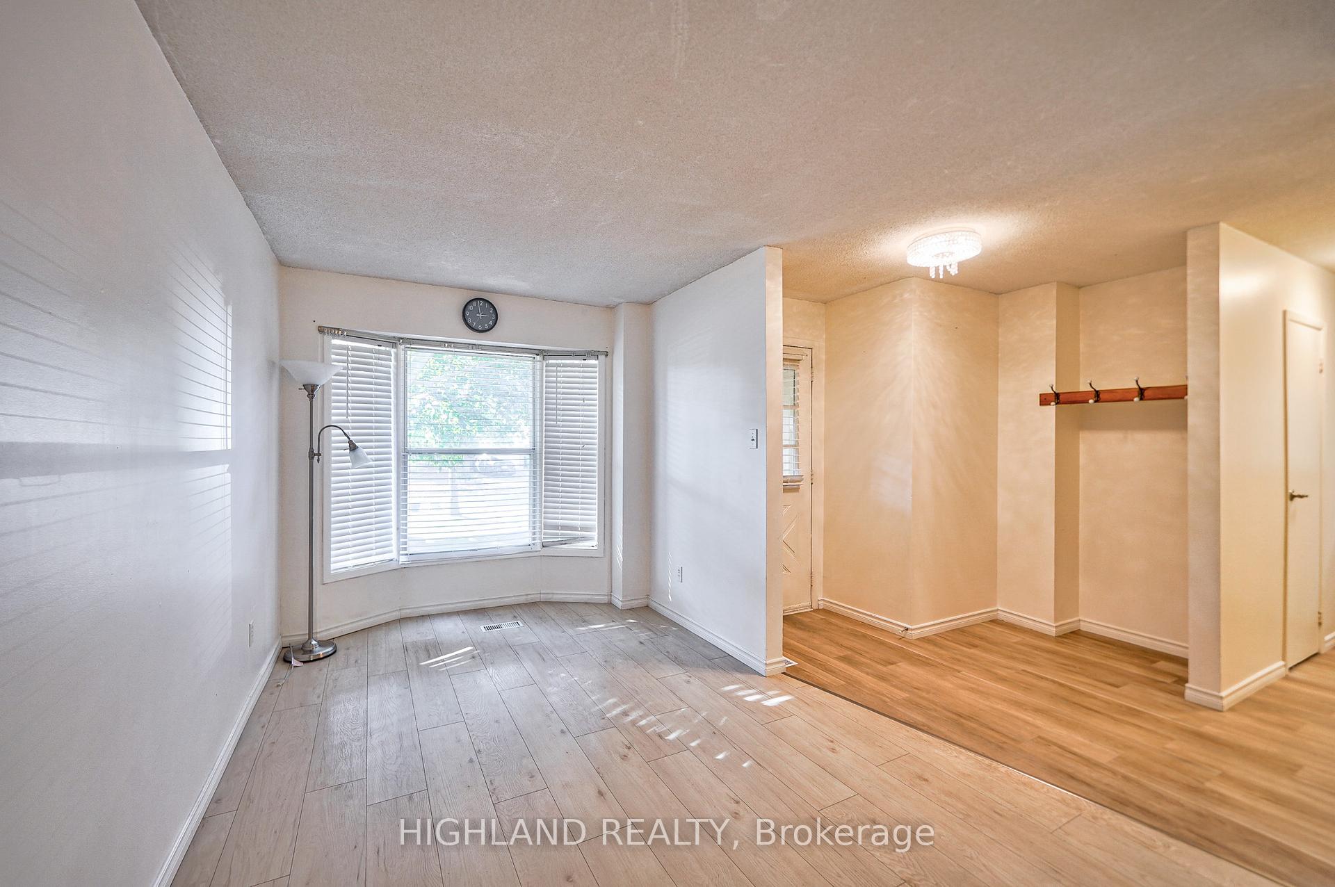 Photo 5 of 6455 Tisler Crescent, Mississauga, Meadowvale — HOMEH