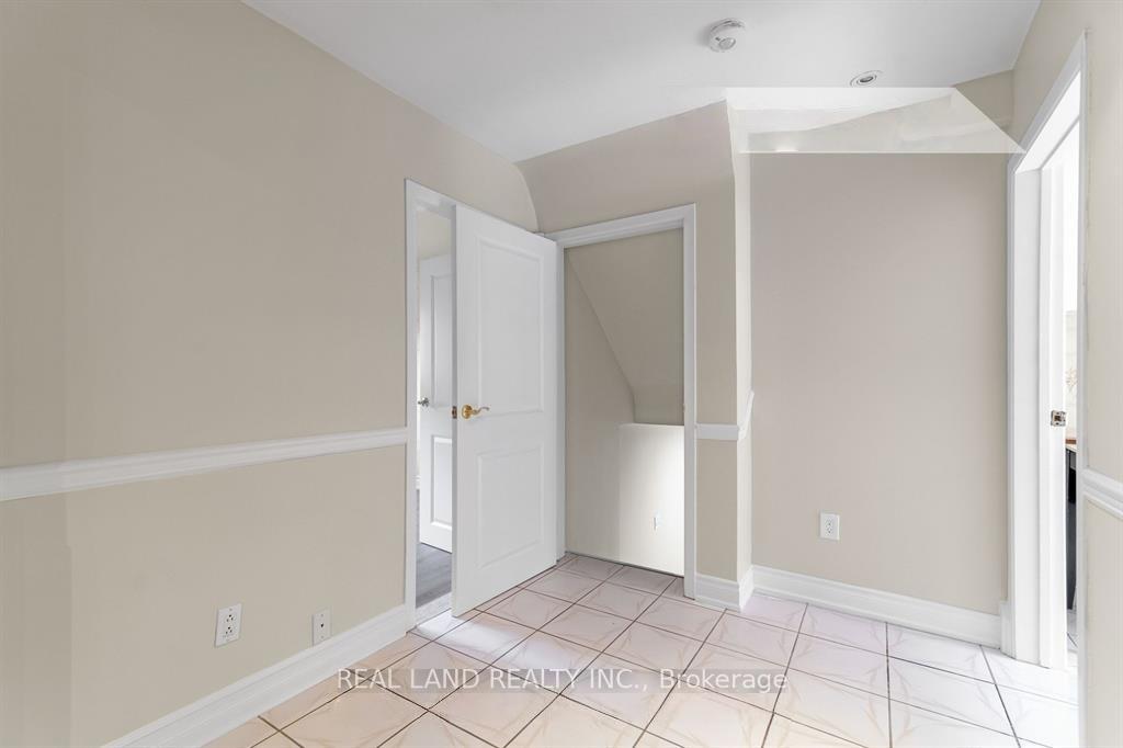 Photo 11 of Unit Lower, 360 Chantenay Drive, Mississauga, Cooksville — HOMEH