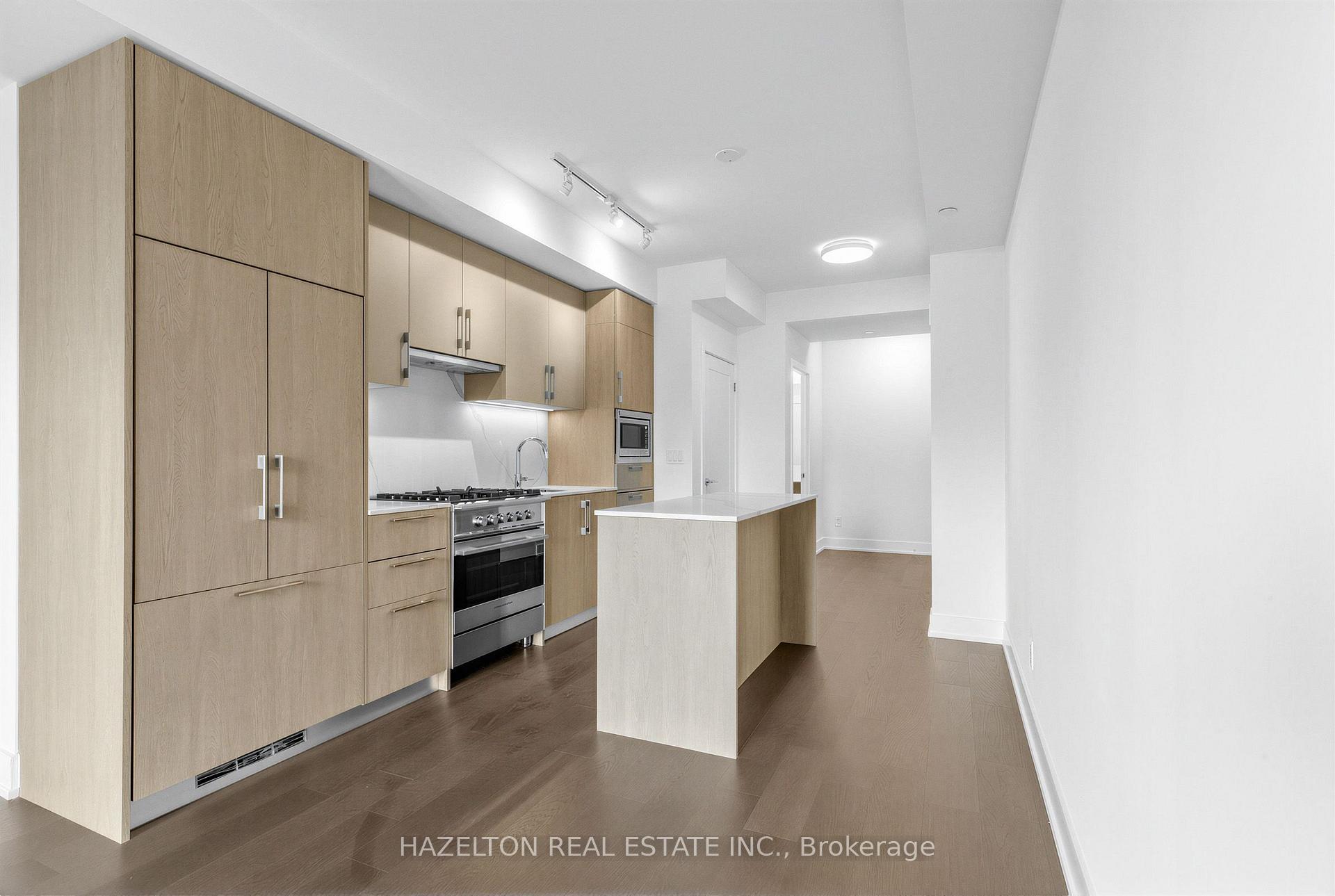 Photo 3 of Unit 711, 8 Manor Road W, Toronto, Yonge-Eglinton — HOMEH