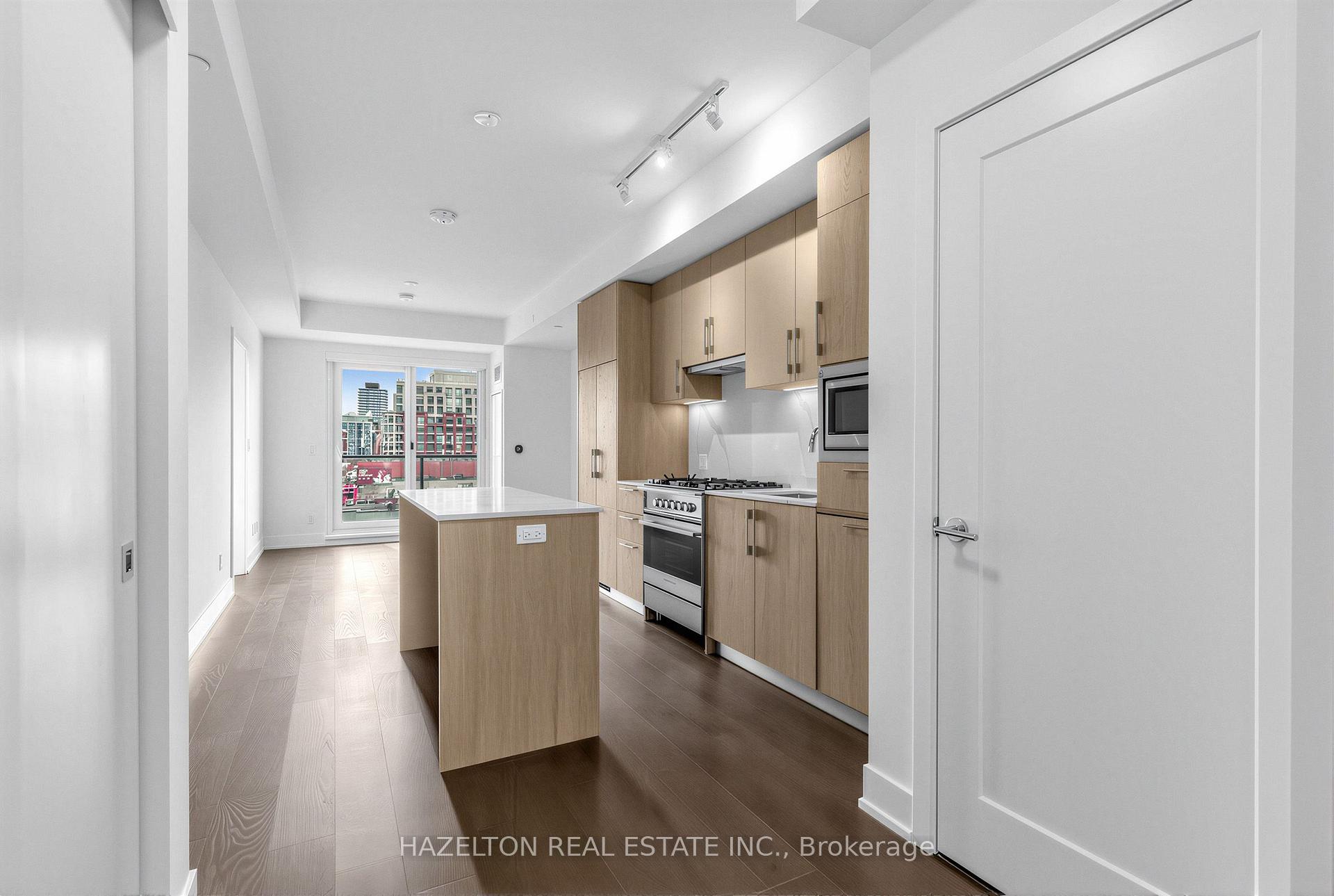 Photo 4 of Unit 711, 8 Manor Road W, Toronto, Yonge-Eglinton — HOMEH