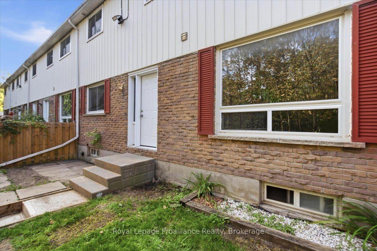 Photo 1 of Unit 3, 11 Tracey Park Drive, Belleville, Belleville Ward — HOMEH