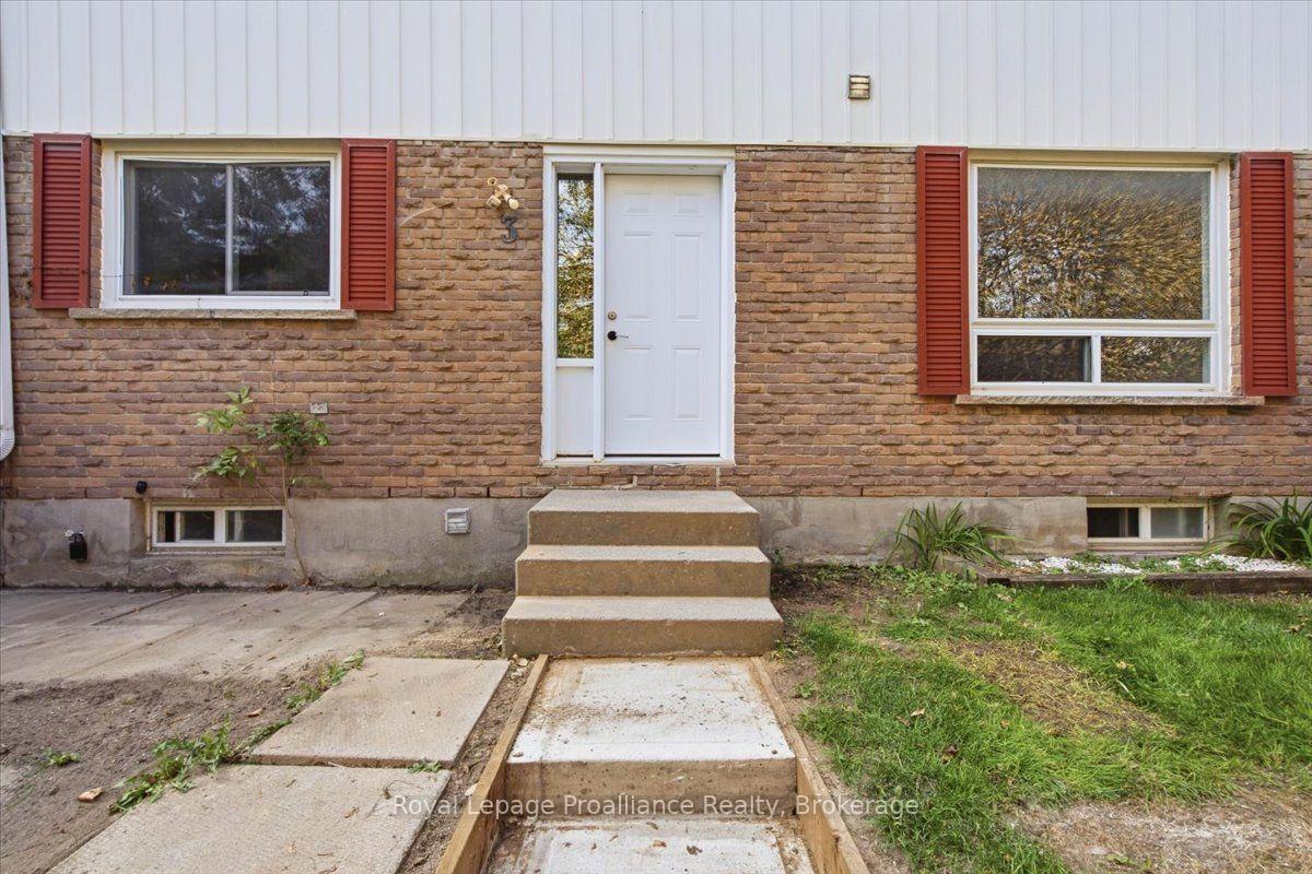 Photo 2 of Unit 3, 11 Tracey Park Drive, Belleville, Belleville Ward — HOMEH
