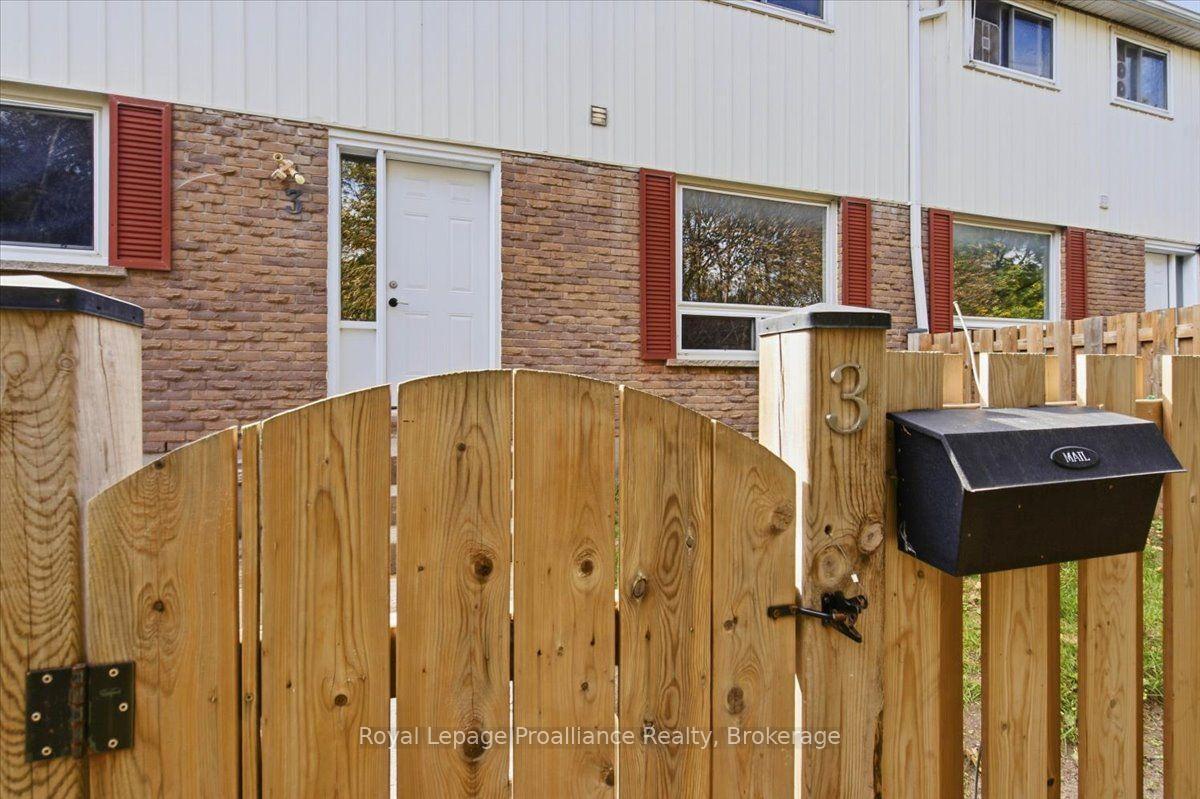 Photo 3 of Unit 3, 11 Tracey Park Drive, Belleville, Belleville Ward — HOMEH