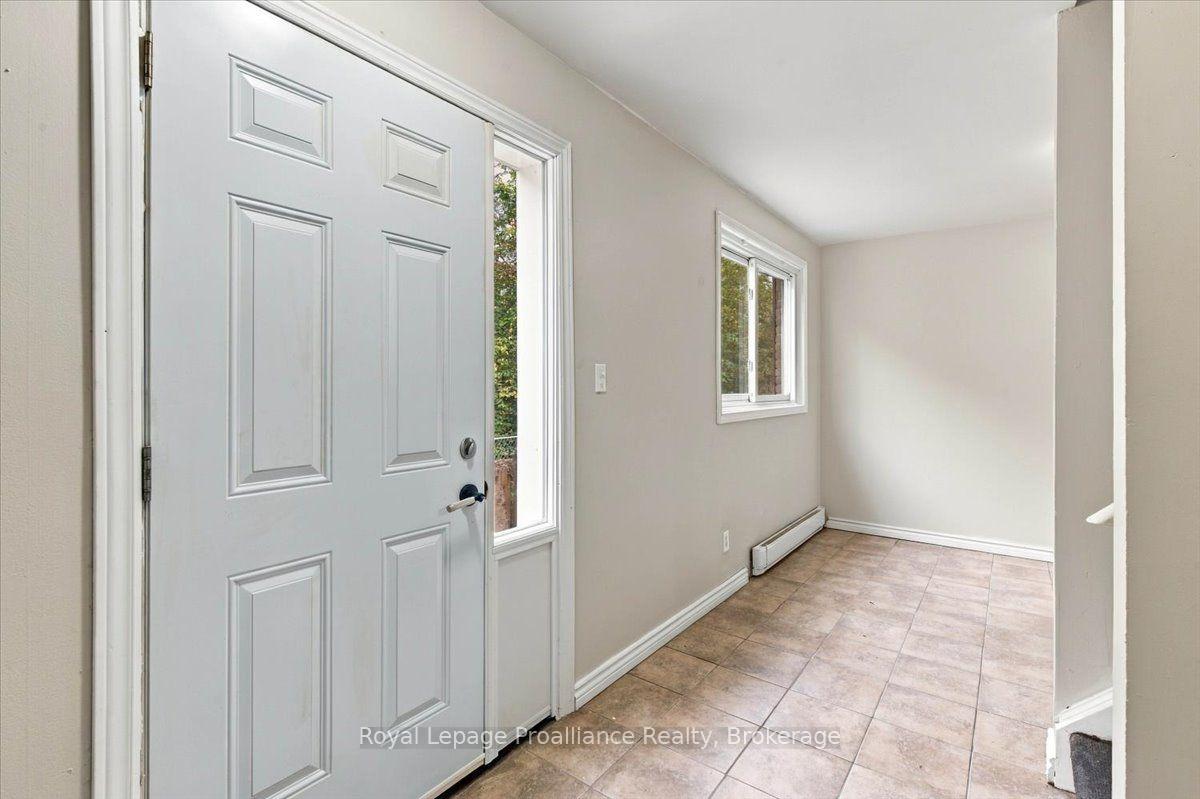 Photo 4 of Unit 3, 11 Tracey Park Drive, Belleville, Belleville Ward — HOMEH