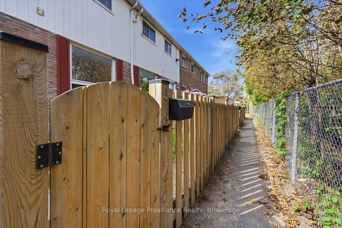 Photo 33 of Unit 3, 11 Tracey Park Drive, Belleville, Belleville Ward — HOMEH