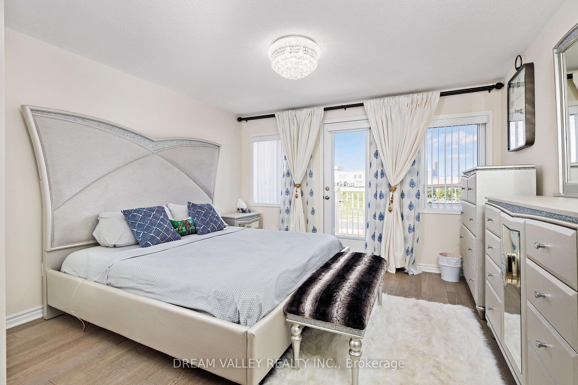 Photo 10 of 88 Jolly Way S, Scarborough, Dorset Park — HOMEH