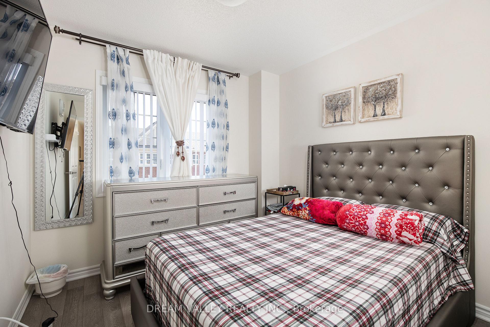 Photo 14 of 88 Jolly Way S, Scarborough, Dorset Park — HOMEH