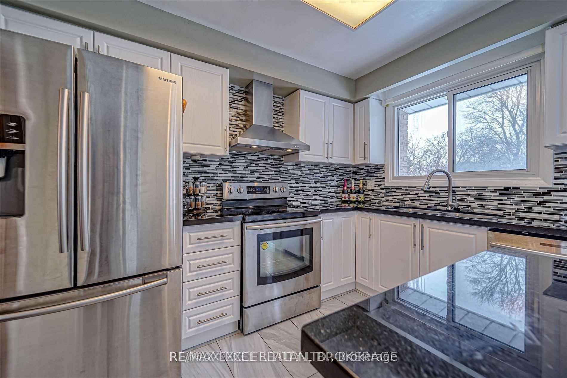 Photo 4 of Unit Upper, 83 Squire Bakers Lane, Markham, Sherwood-Amberglen — HOMEH