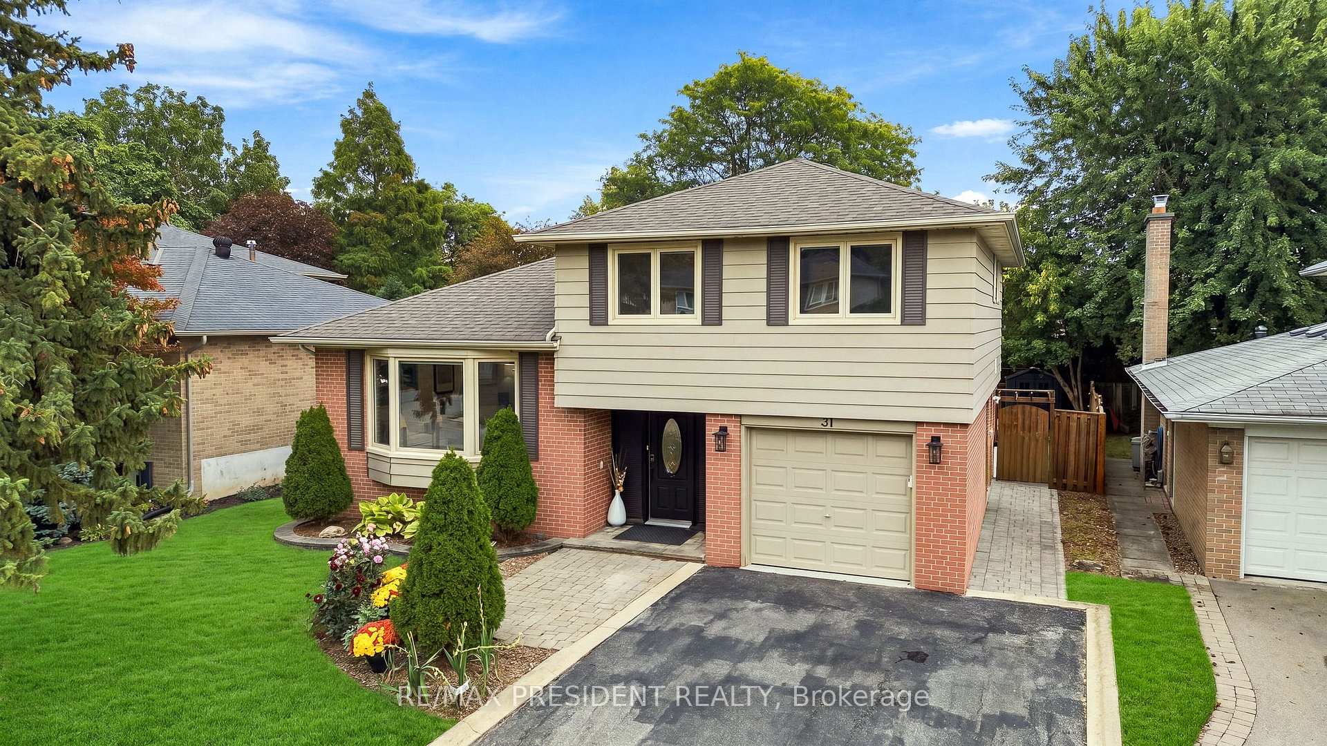 Photo 3 of 31 Core Crescent, Brampton, Brampton East — HOMEH