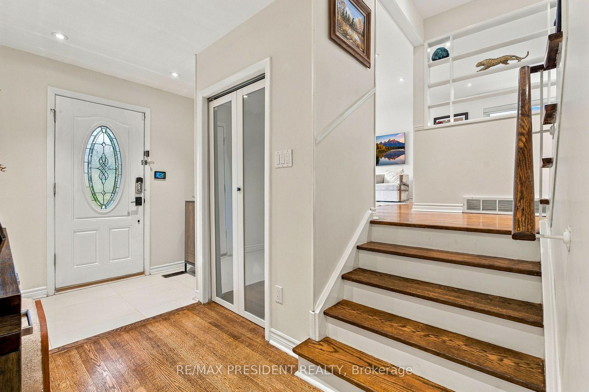 Photo 5 of 31 Core Crescent, Brampton, Brampton East — HOMEH