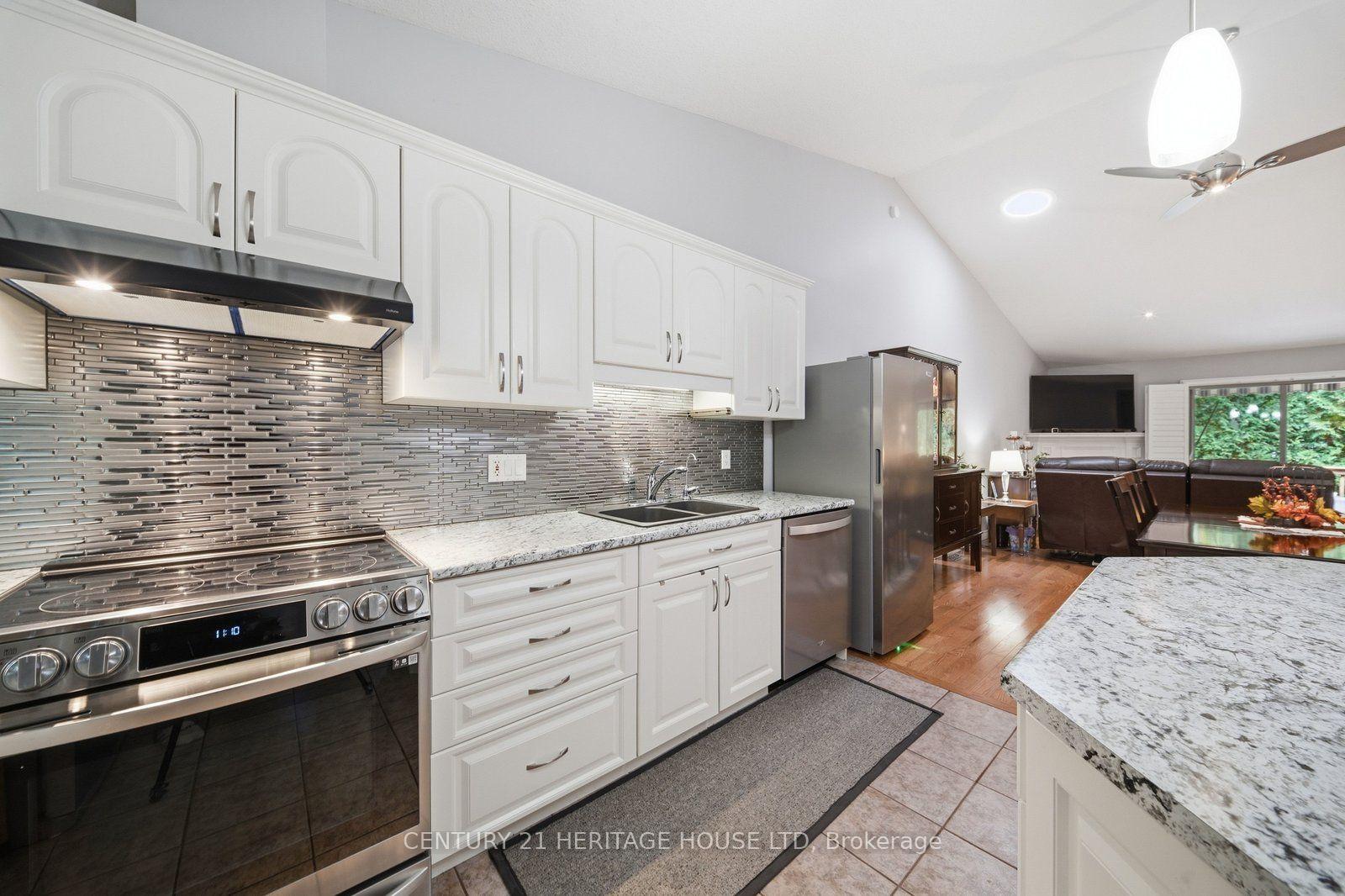 Photo 7 of Unit 8, 633 Park Road N, Brantford, Lynden Hills — HOMEH