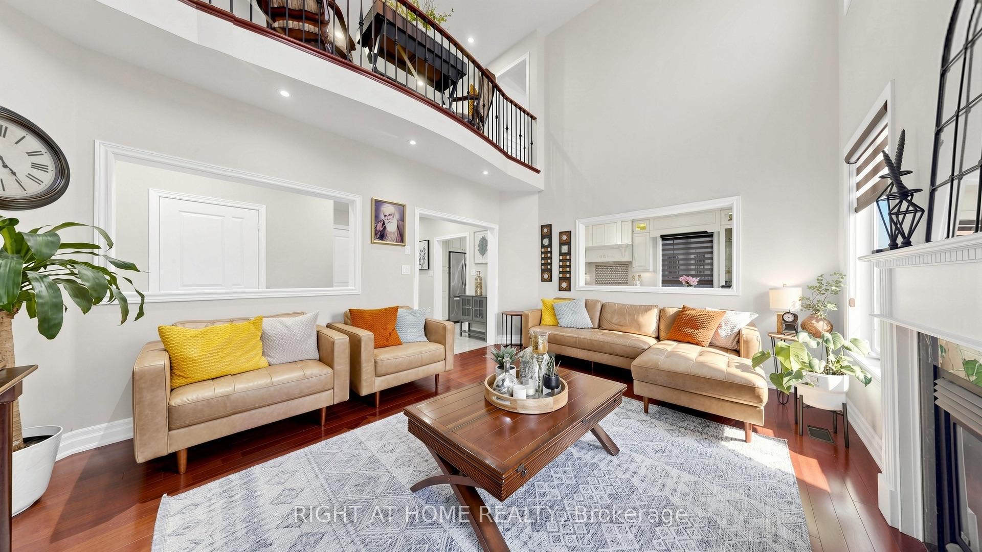 Photo 10 of 40 Chateau Drive, Vaughan, Vellore Village — HOMEH
