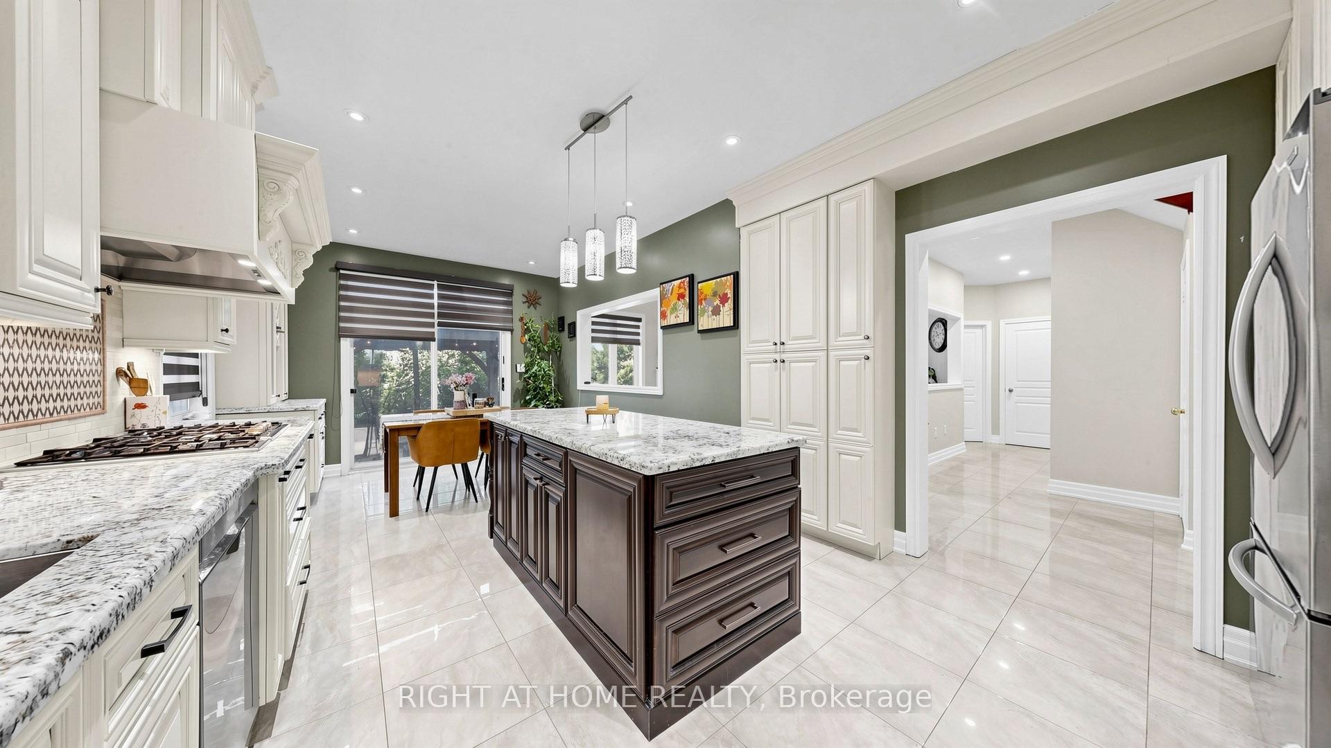 Photo 14 of 40 Chateau Drive, Vaughan, Vellore Village — HOMEH