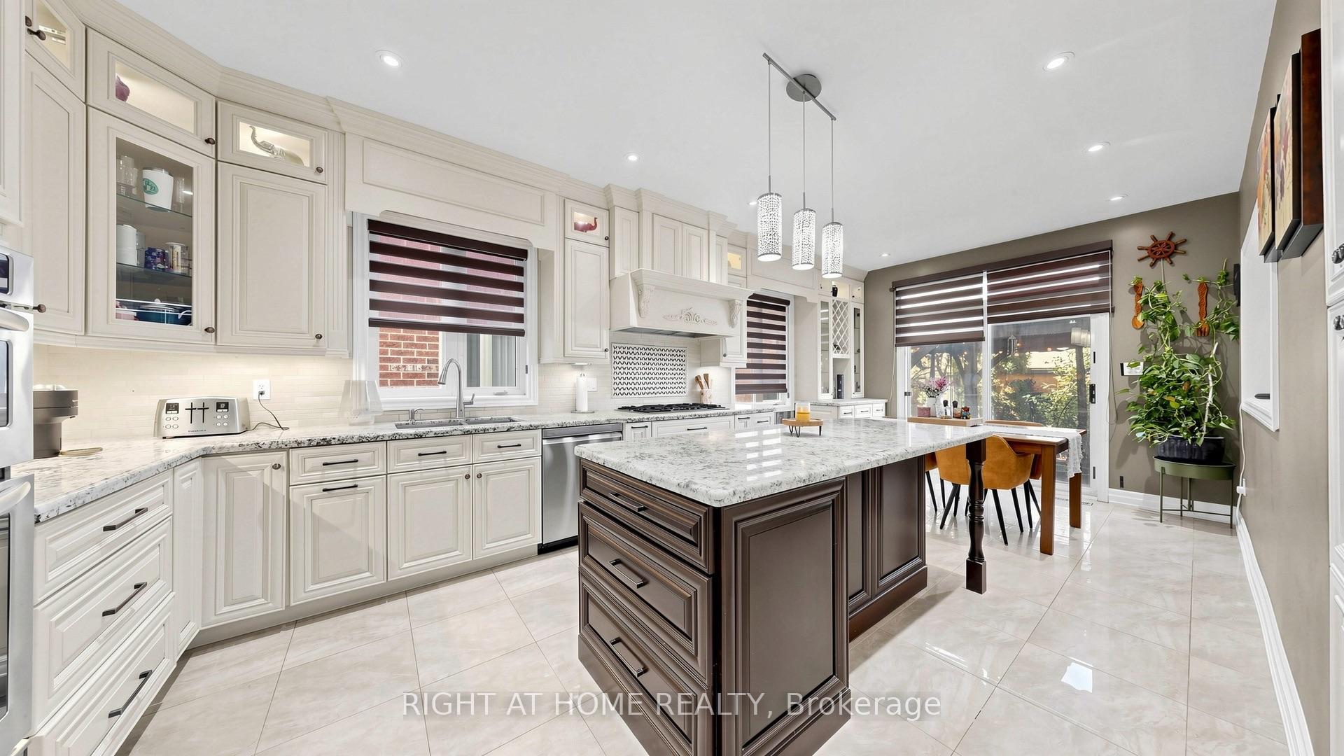 Photo 17 of 40 Chateau Drive, Vaughan, Vellore Village — HOMEH