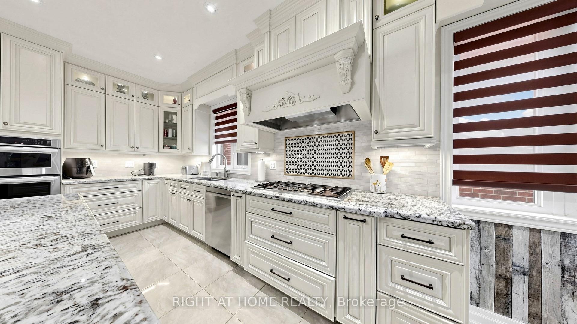 Photo 20 of 40 Chateau Drive, Vaughan, Vellore Village — HOMEH
