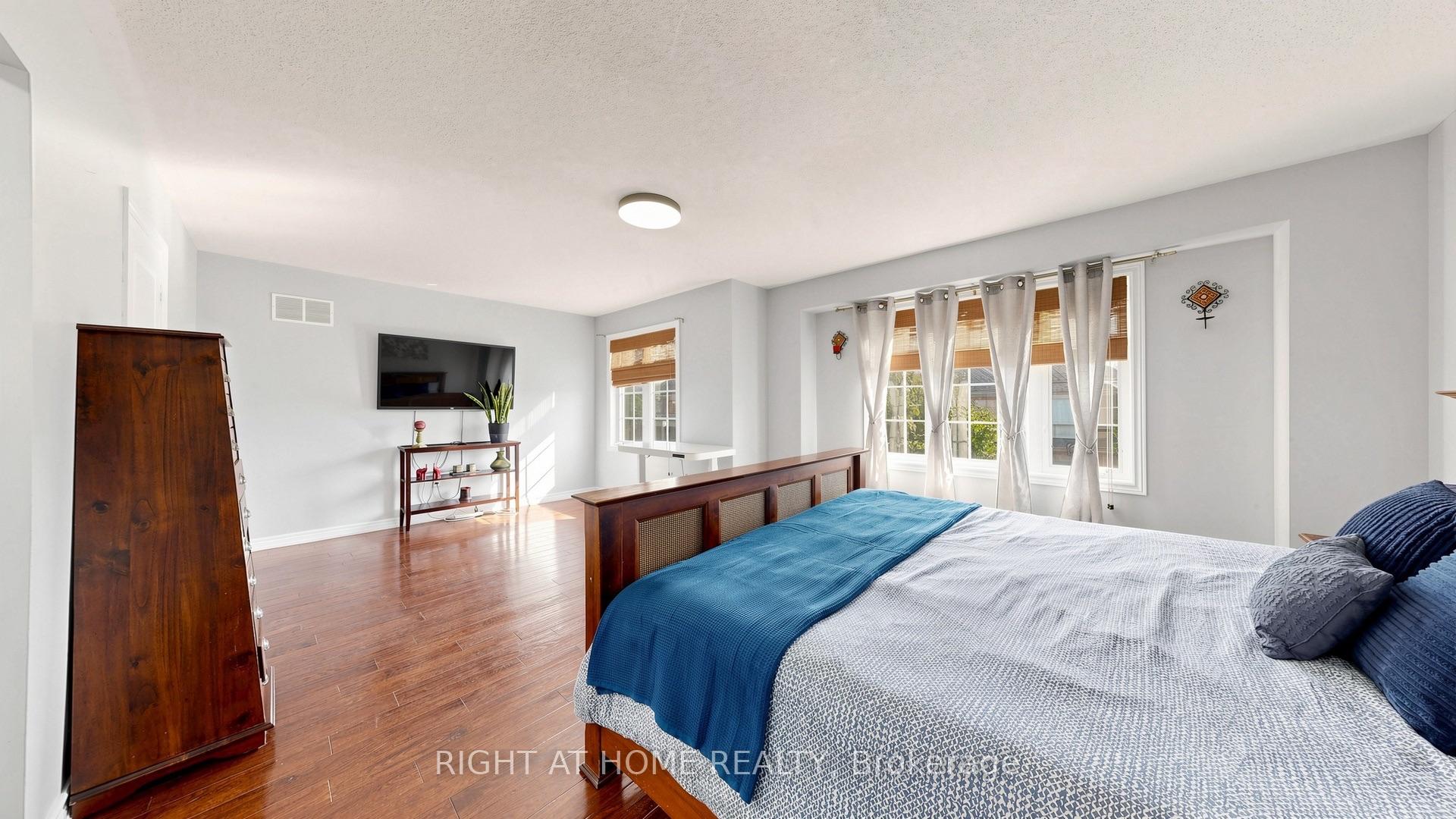 Photo 29 of 40 Chateau Drive, Vaughan, Vellore Village — HOMEH