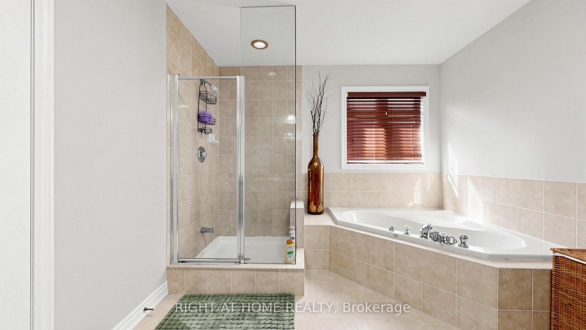 Photo 32 of 40 Chateau Drive, Vaughan, Vellore Village — HOMEH