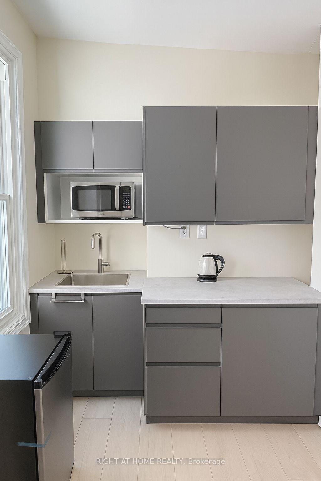 Photo 2 of Unit 202, 198-200 Queen Street W, Toronto, Kensington-Chinatown — HOMEH