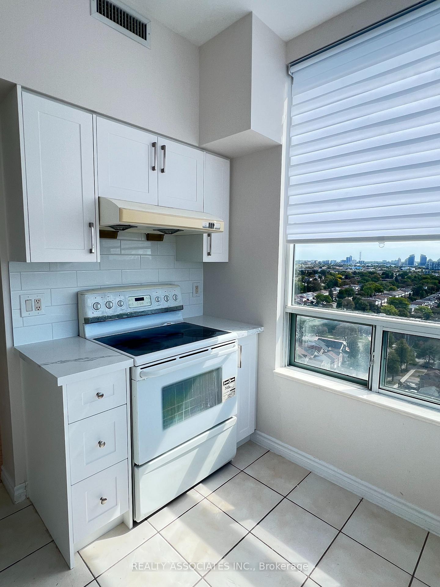 Photo 6 of Unit Lph17, 2627 Mccowan Road, Scarborough, Agincourt North — HOMEH