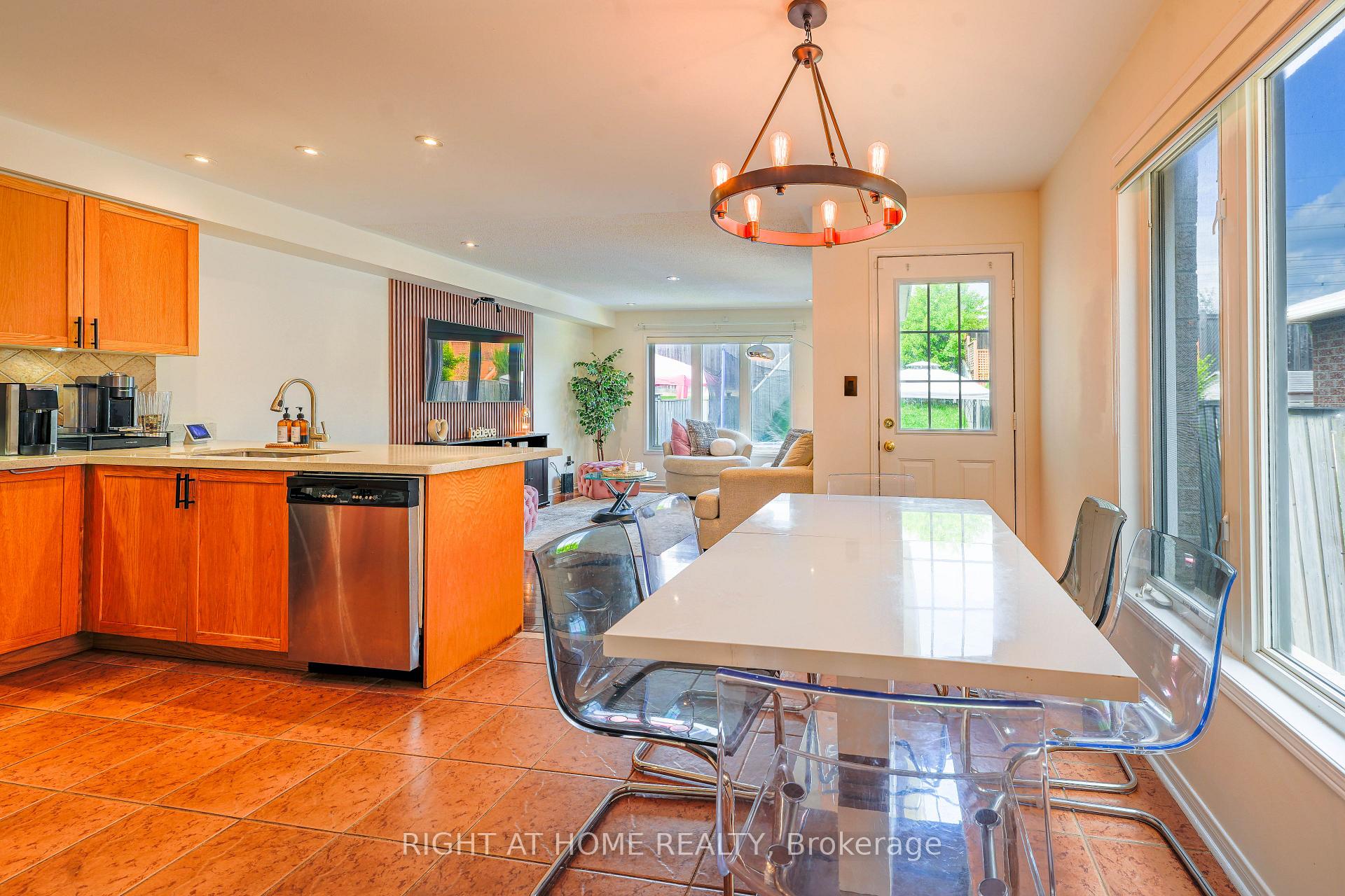 Photo 15 of 3881 Partition Road, Mississauga, Lisgar — HOMEH