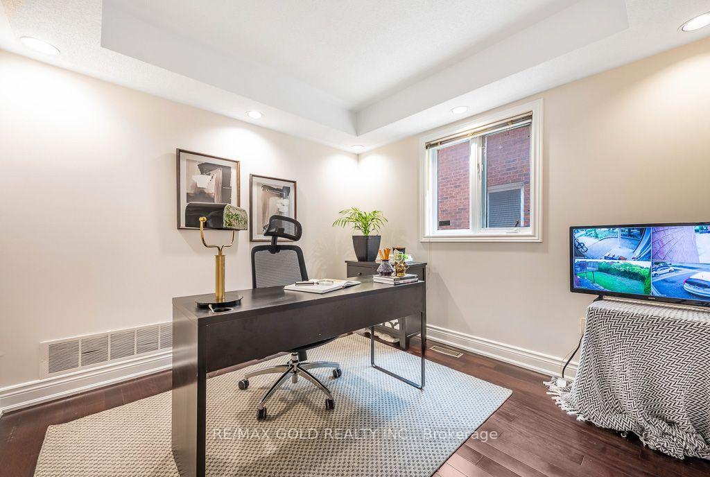 Photo 10 of 1361 Daniel Creek Road, Mississauga, East Credit — HOMEH