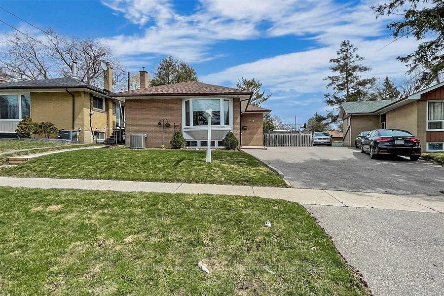 Photo 1 of 5 Mid Pines Road, Scarborough, Woburn — HOMEH