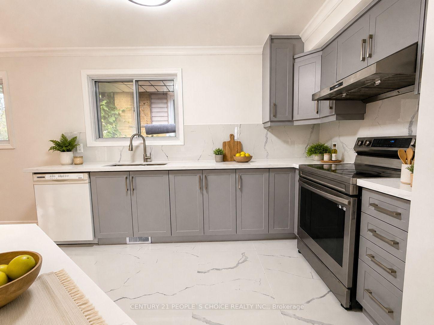 Photo 2 of 5 Mid Pines Road, Scarborough, Woburn — HOMEH