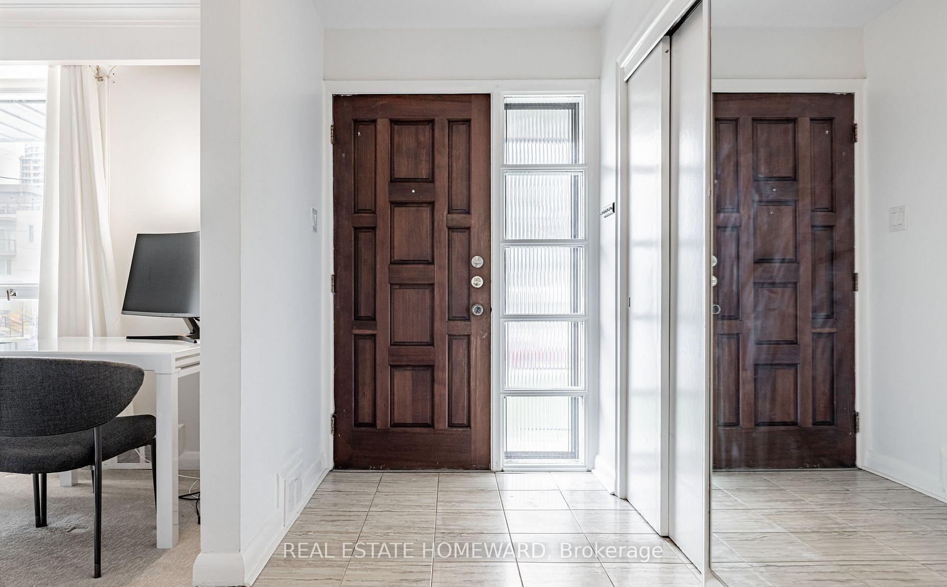 Photo 4 of Unit MAIN, 11 Greenbriar Road, North York, Bayview Village — HOMEH