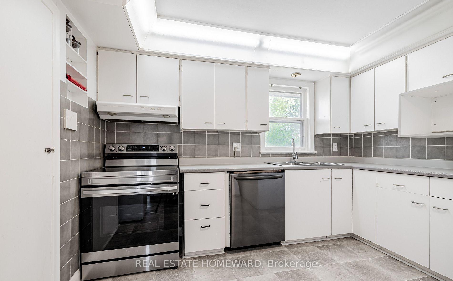 Photo 5 of Unit MAIN, 11 Greenbriar Road, North York, Bayview Village — HOMEH