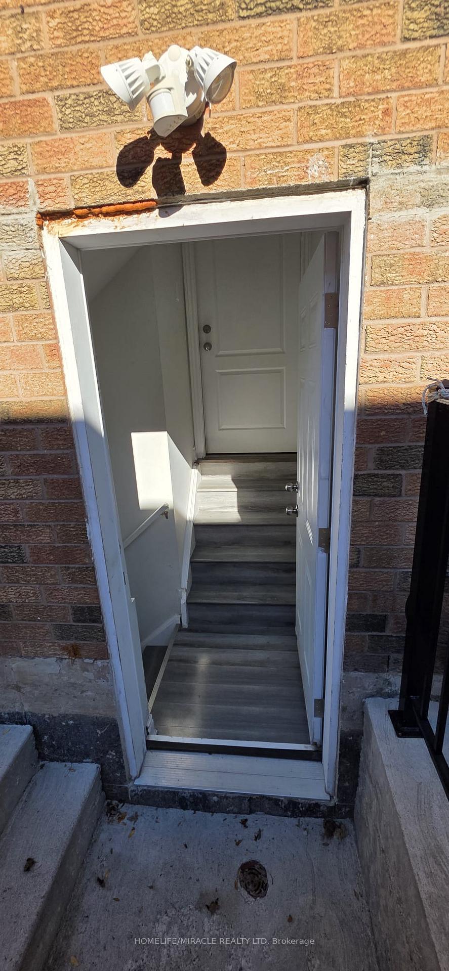 Photo 15 of Unit #Basement, 131 Major William Sharpe Drive, Brampton, Northwood Park — HOMEH
