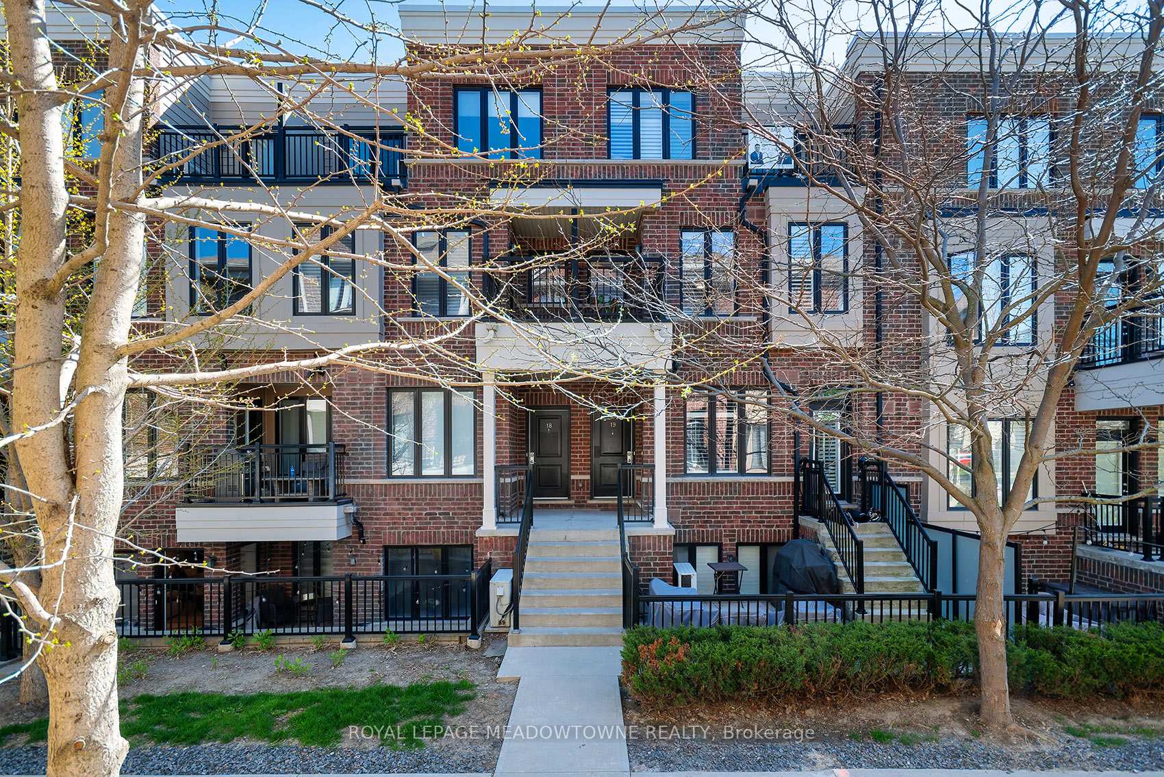 Photo 2 of Unit 19, 10 Carnation Avenue, Etobicoke, Long Branch — HOMEH