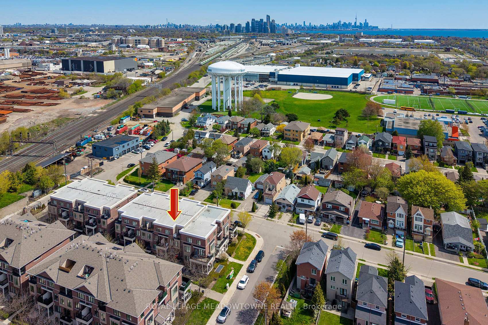 Photo 3 of Unit 19, 10 Carnation Avenue, Etobicoke, Long Branch — HOMEH