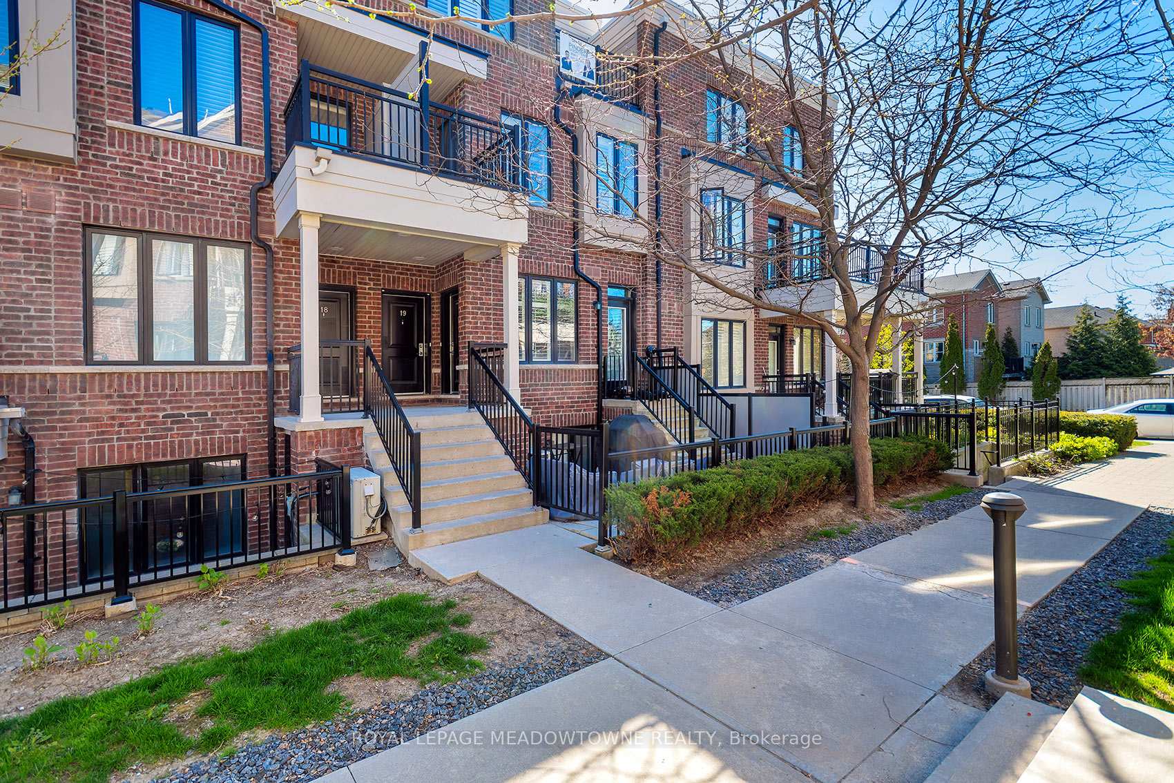 Photo 4 of Unit 19, 10 Carnation Avenue, Etobicoke, Long Branch — HOMEH