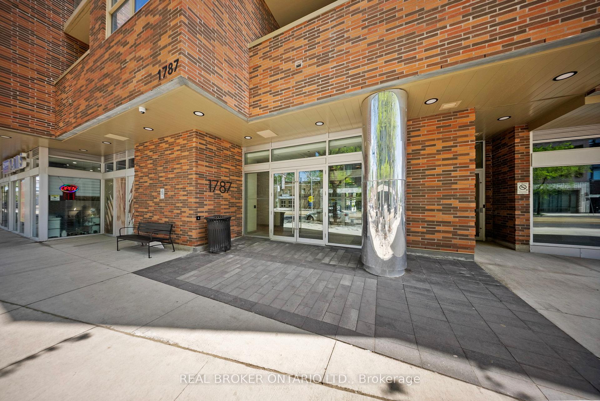 Photo 4 of Unit 920, 1787 St Clair Avenue W, Toronto, Weston-Pellam Park — HOMEH