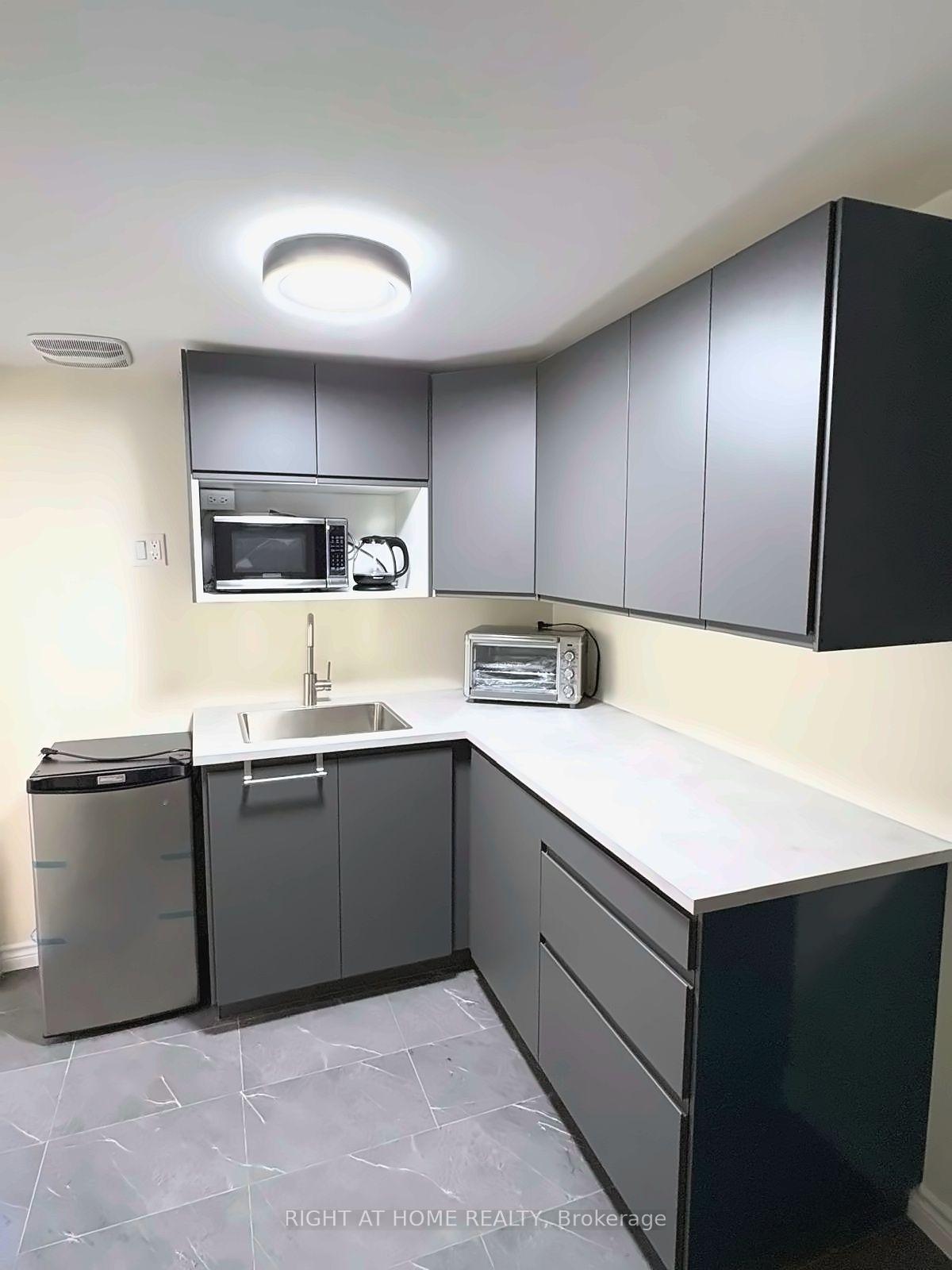 Photo 5 of Unit 204, 198-200 Queen Street W, Toronto, Kensington-Chinatown — HOMEH
