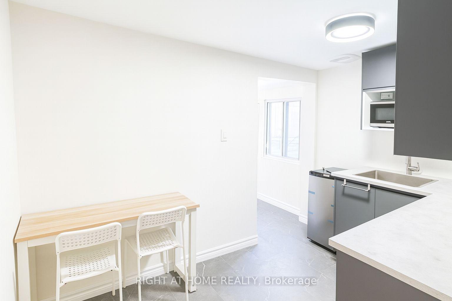 Photo 7 of Unit 204, 198-200 Queen Street W, Toronto, Kensington-Chinatown — HOMEH