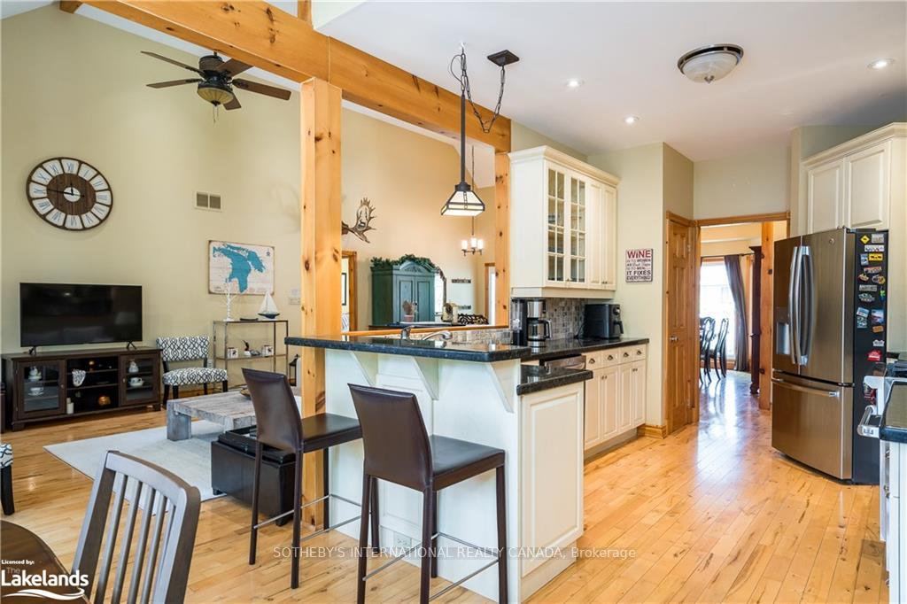 Photo 10 of 188 Brooker Boulevard, Blue Mountains — HOMEH