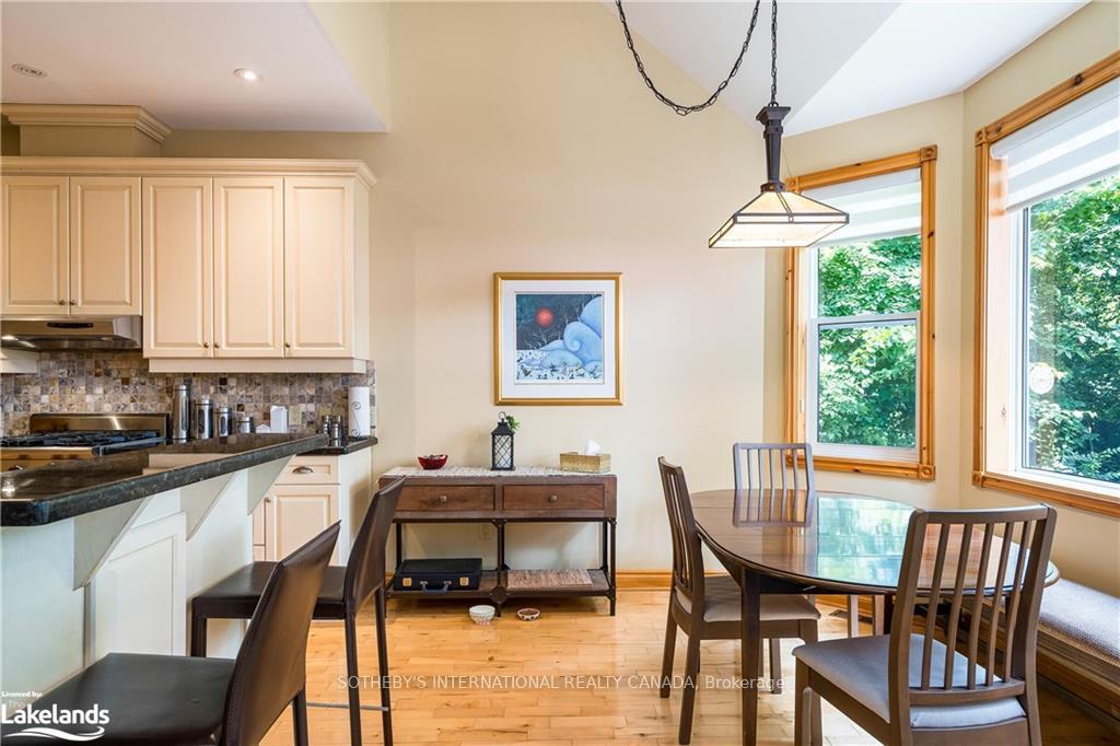 Photo 13 of 188 Brooker Boulevard, Blue Mountains — HOMEH