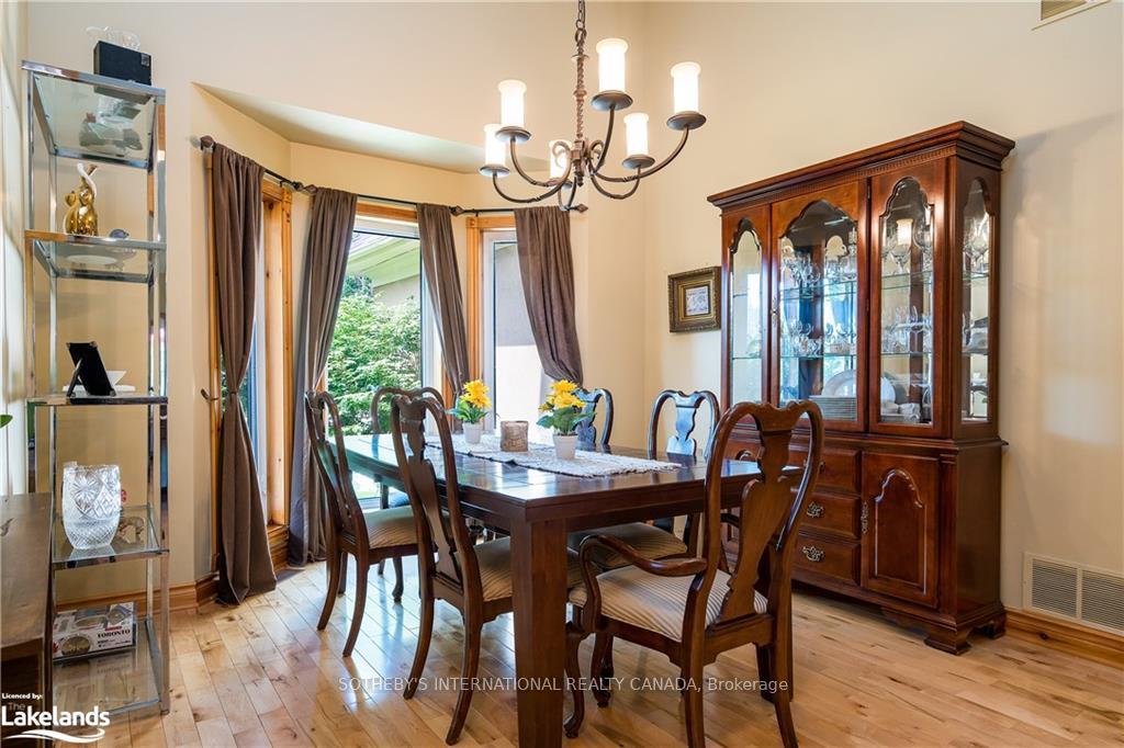 Photo 17 of 188 Brooker Boulevard, Blue Mountains — HOMEH