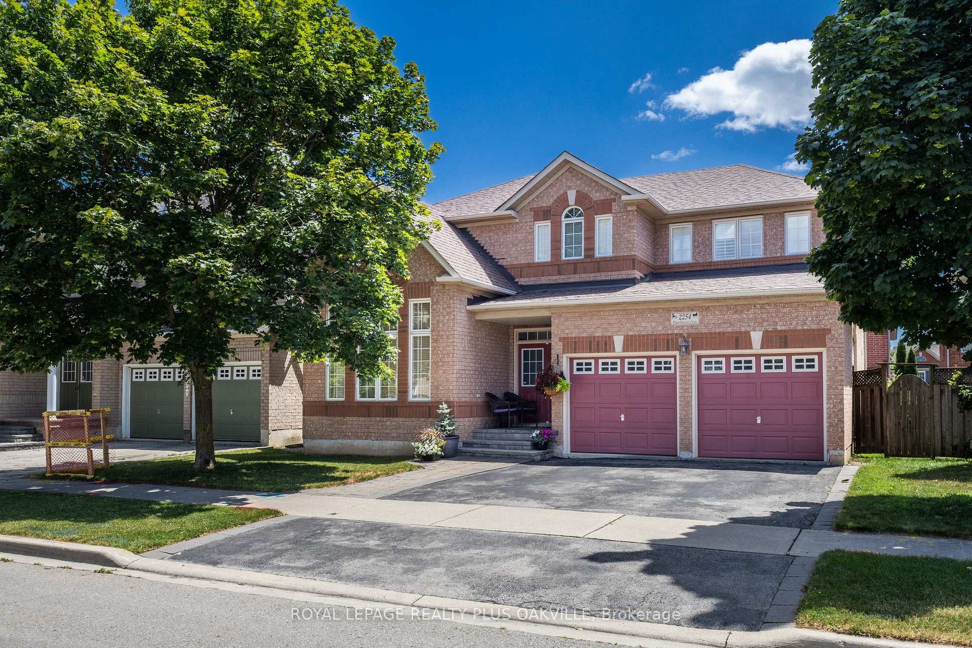 Photo 2 of 2254 Dunforest Crescent, Oakville, Westmount — HOMEH